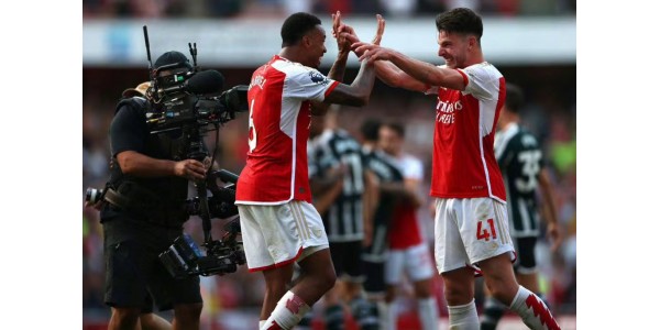 Arsenal versloeg Manchester United, het moment van glorie onder het shirt